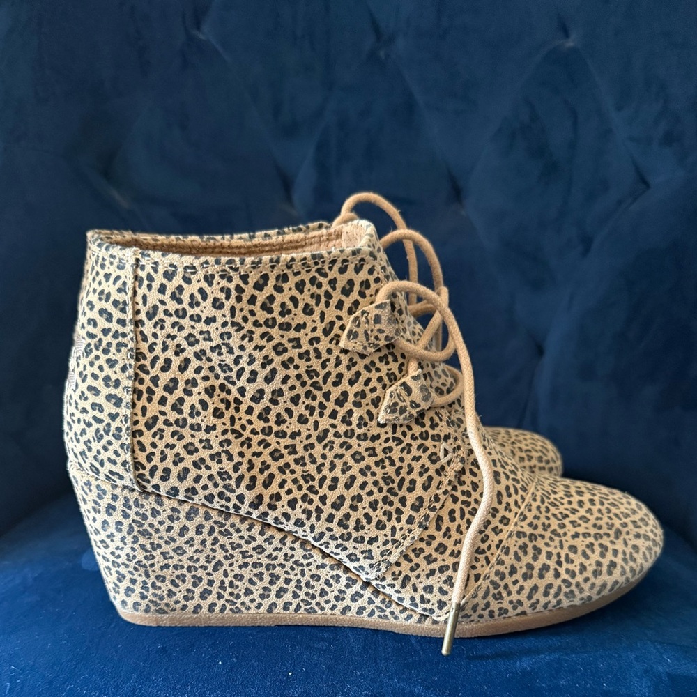 Toms cheetah print wedge shoes